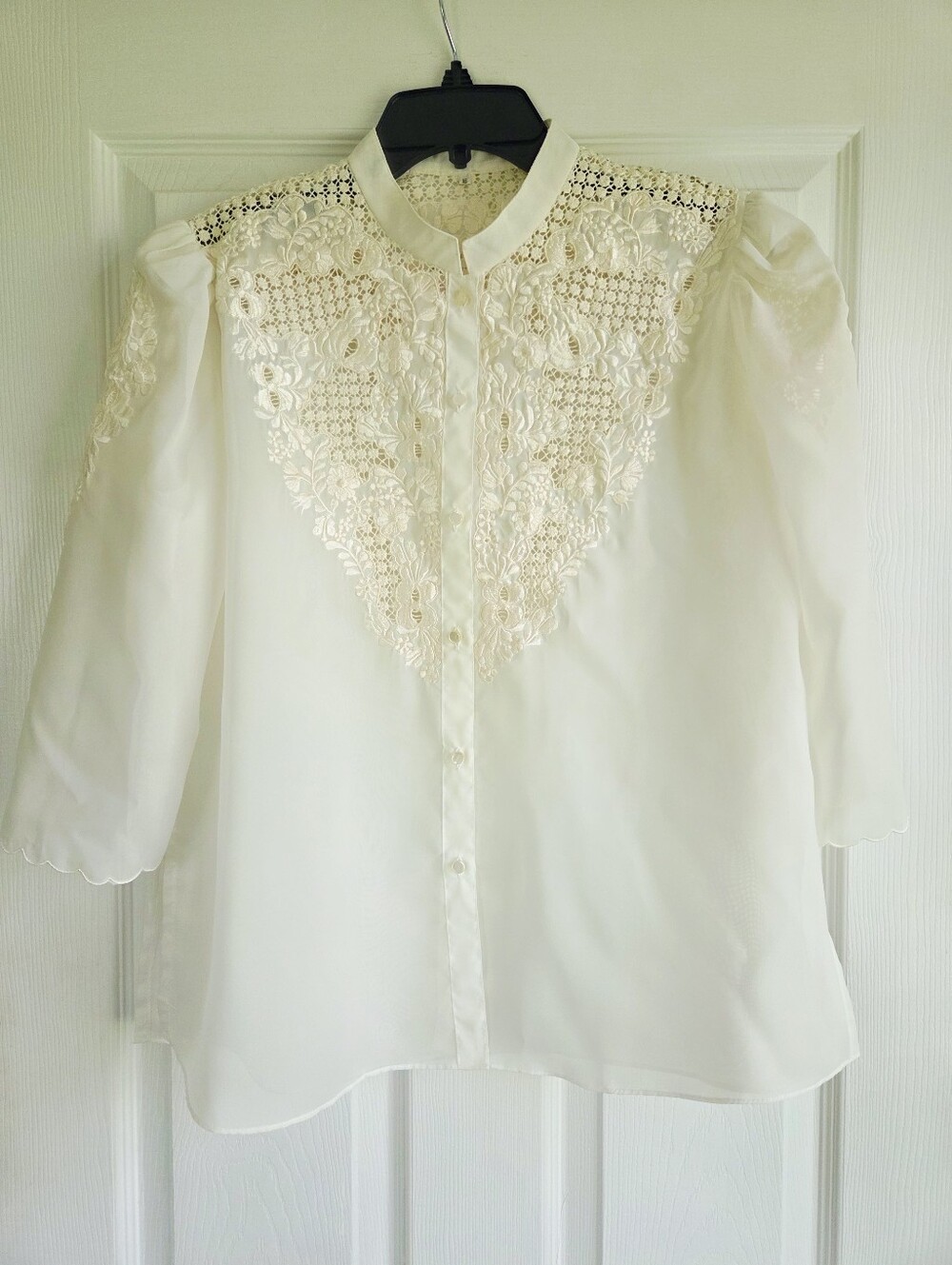 Vintage!!! Women's Cream Lace-Trim Button Front Blouse Size M